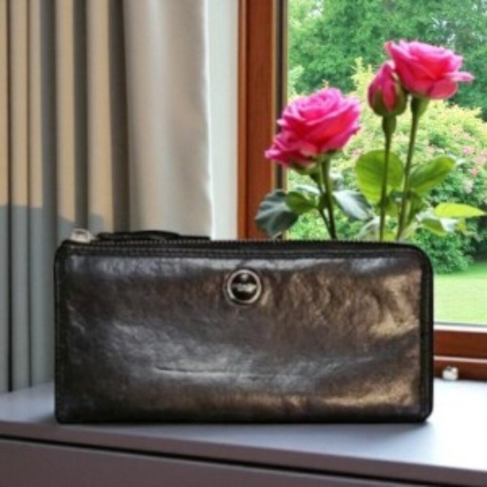 Coach Vintage Black Leather Double Zipper Wallet